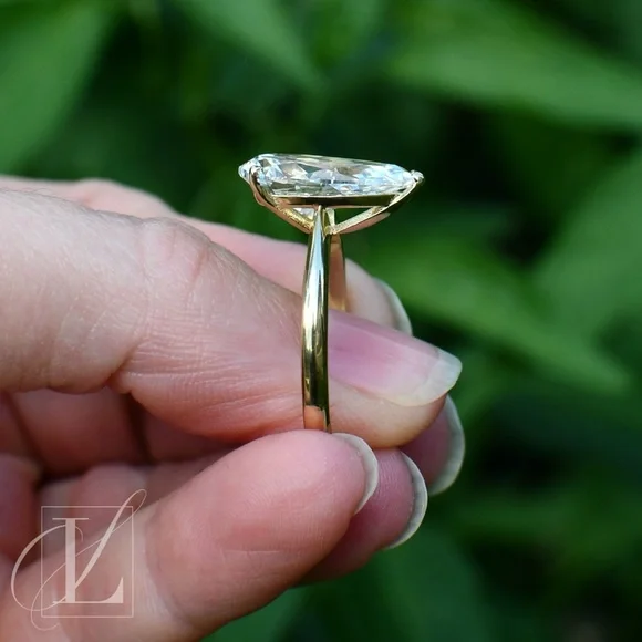Like New, 4.44 CT Lab Grown Pear Diamond in 14K Yellow Gold with IGI Report - Picture 3 of 8